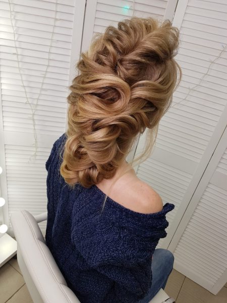 Перукар, колорист, візажист