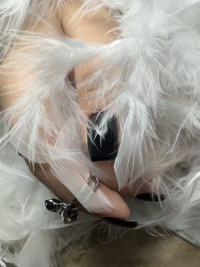 Манікюр , педикюр