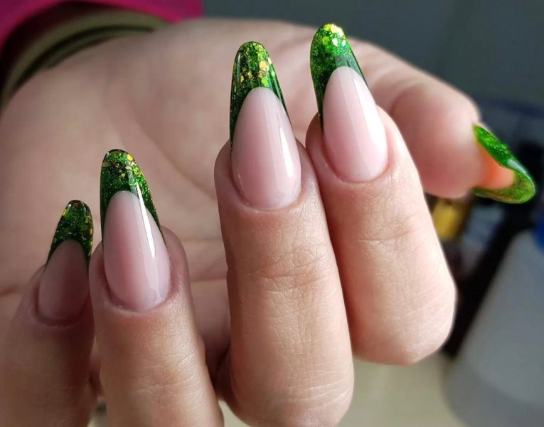 Манікюр, педикюр, нарощування нігтів